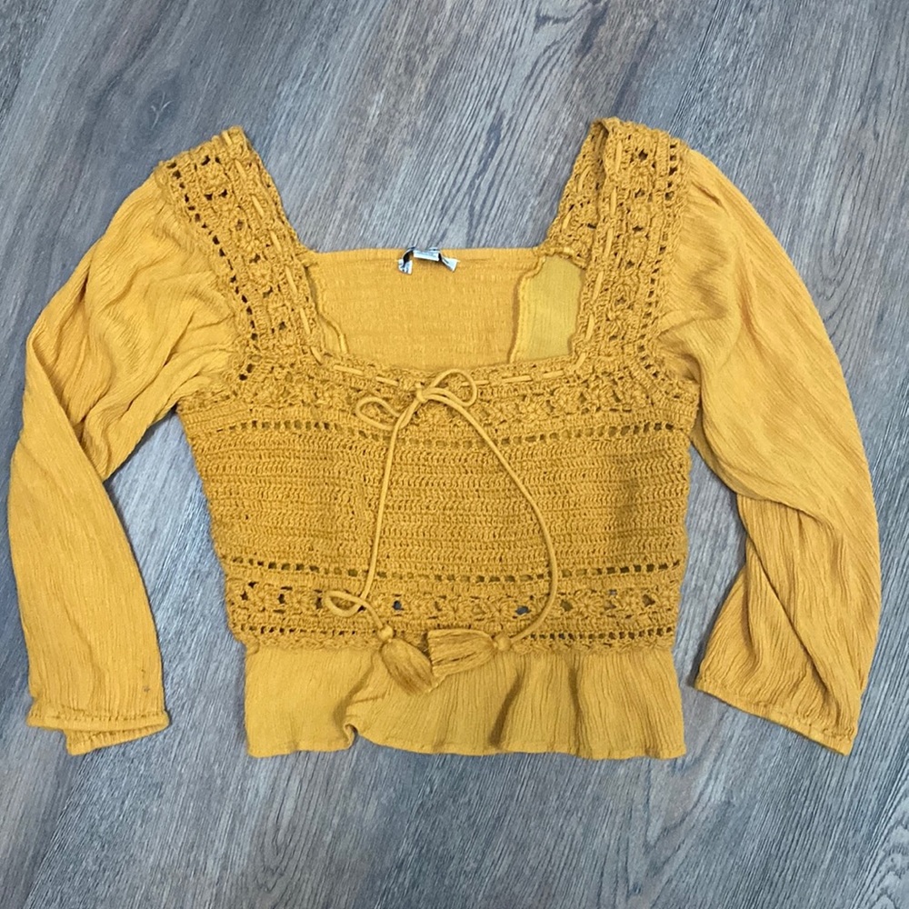 American Eagle slightly cropped shirt